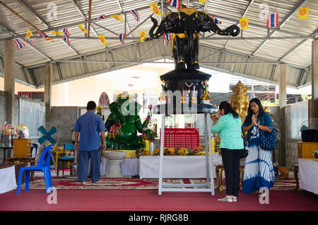 Thai Travel Besuchen Sie und beten Ganesh Statue oder Phra Pikanet im Wat Chong Lom-Tempel am 31. Januar 2017 in Samut Sakhon, Thailand Stockfoto