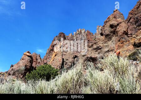 Teneriffa, Kanarische Inseln, Spanien. Roques de Garcia-Felsformationen im Vulkan Teide National Park. Mount Teide, UNESCO-Weltkulturerbe. Stockfoto