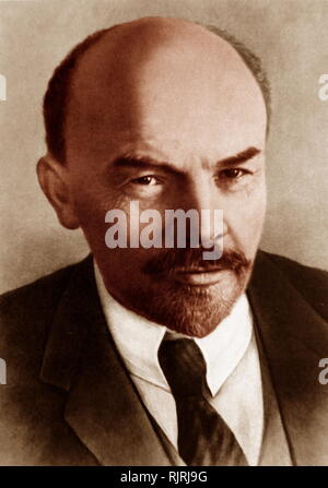 Wladimir Iljitsch Uljanov, alias Lenin (1870-1924), Russische kommunistische Revolutionär, Politiker und politische Theoretiker bekannt. Er diente als Regierungschef der Sowjetunion von 1917 bis 1924 und der Sowjetunion von 1922 bis 1924. Unter seiner Verwaltung, Russland und dann die Sowjetunion wurde eine Partei kommunistischen Staat, der von der russischen Kommunistischen Partei regiert. Ideologisch eine marxistische, entwickelte er politische Theorien bekannt als Leninismus. Stockfoto