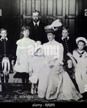 Nach rechts: britische Königsfamilie, Albert, (zukünftige König George VI), Prinzessin Maria, Prince George (später George V), Prince George (später Herzog von Kent), die zukünftige Königin Maria, Prinz David, (später König Edward VIII.) und Prinz Heinrich, (später Herzog von Gloucester nach links. 1903 Stockfoto