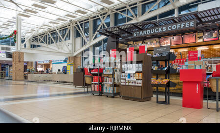 CHICAGO, IL - Dezember 1, 2018 Starbucks Shop im O'Hare Travel Plaza mit verschiedenen Kaffee Arten auf der Anzeige Stockfoto