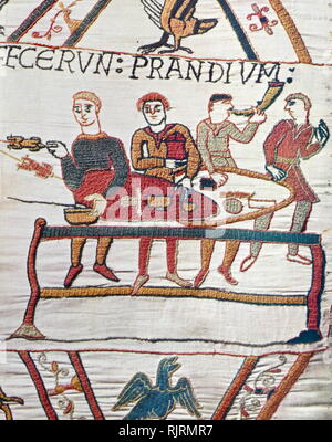 Episode aus dem Teppich von Bayeux, der bestickten Tuch fast 70 Meter (230 ft) lang, die die Ereignisse, die zu der Normannischen Eroberung Englands zeigt, die ihren Höhepunkt in der Schlacht von Hastings, in 1066. Es ist bis heute auf das 11. Jahrhundert dachte, nur wenige Jahre nach der Schlacht. Erzählt wird die Geschichte aus der Sicht der Normannen erobern. Stockfoto