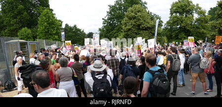 Protest, um der amerikanische Botschafter in London, für den Besuch im Vereinigten Königreich durch den Präsidenten der Vereinigten Staaten von Amerika Donald Trump; Juli 2018. Stockfoto