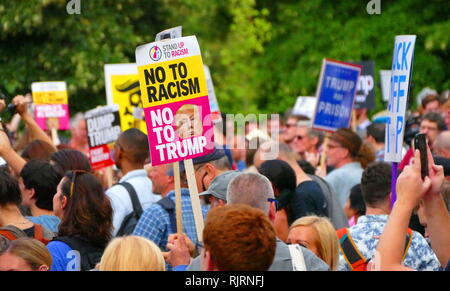 Protest, um der amerikanische Botschafter in London, für den Besuch im Vereinigten Königreich durch den Präsidenten der Vereinigten Staaten von Amerika Donald Trump; Juli 2018. Stockfoto