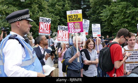 Protest, um der amerikanische Botschafter in London, für den Besuch im Vereinigten Königreich durch den Präsidenten der Vereinigten Staaten von Amerika Donald Trump; Juli 2018. Stockfoto