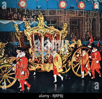 Trainer für die Krönung von Königin Elisabeth II. des Vereinigten Königreichs 1953 verwendet. Das Gold Zustandreisebus ist ein geschlossenes, acht Kutsche von der britischen königlichen Familie verwendet. Im Jahre 1760 in Auftrag gegeben wurde, war es in der Londoner Workshops von Samuel Butler gebaut. Stockfoto