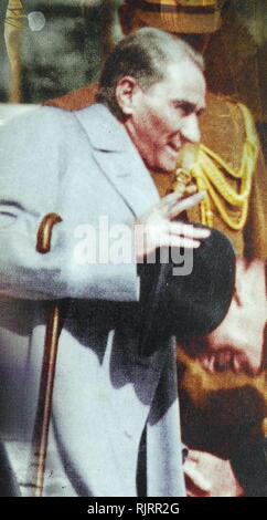 Porträt von Mustafa Kemal Atatürk (1881-1938), Gründer der Republik Türkei. Präsident von 1923 bis zu seinem Tod im Jahre 1938. Ideologisch eine säkularistische und nationalistischen, seine Politik und Theorien wurde als Kemalismus bekannt. Stockfoto