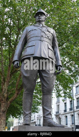 Statue von General Wladyslaw Sikorski im Portland Place, Westminster, London, England, Großbritannien. LadysLaw Eugeniusz Sikorski (1881 - 1943), war ein Polnischer militärischer und politischer Führer. Stockfoto