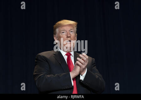 Washington, District of Columbia, USA. 7 Feb, 2019. Präsidenten der Vereinigten Staaten Donald J. Trumpf besucht die 2019 nationalen Gebetsfrühstück am Washington Hilton Hotel in Washington, DC am Donnerstag, 7. Februar 2019 Credit: Chris Kleponis/CNP/ZUMA Draht/Alamy leben Nachrichten Stockfoto