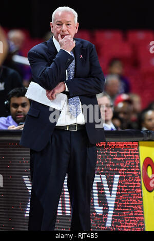 College Park, Maryland, USA. 7 Feb, 2019. Nordwestlichen Wildkatzen Head Coach JOE MCKEOWN während der ersten Hälfte gegen die Maryland Dosenschildkröten am Xfinity Center. Credit: Terrence Williams/ZUMA Draht/Alamy leben Nachrichten Stockfoto