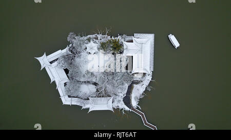 Yangzhou, China Jiangsu Provinz. 8 Feb, 2019. Luftbild zeigt den Schnee Landschaft bei schlanken West Lake Scenic Spot in Yangzhou Stadt, der ostchinesischen Provinz Jiangsu, 8. Februar, 2019. Ein schneefall hits Jiangsu Ab diesem Donnerstag auf Freitag. Credit: Meng Delong/Xinhua/Alamy leben Nachrichten Stockfoto