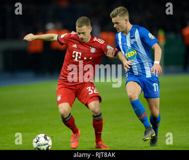 Berlin, Deutschland. 06 Feb, 2019. Von links nach rechts: Joshua KIMMICH (M), Maximilian MITTELSTAEDT (B, withtelstÃ dt), Duellen, Aktion, DFB-Pokal, Achtelfinale, Hertha BSC Berlin (B) - FC Bayern München (M) 2:3 nV in Berlin am 06.02.2019 ##DFL Regelungen die Verwendung von Fotografien als Bildsequenzen und/oder quasi-video ### Nutzung der weltweiten Kredit: dpa/Alamy Leben Nachrichten verbieten Stockfoto