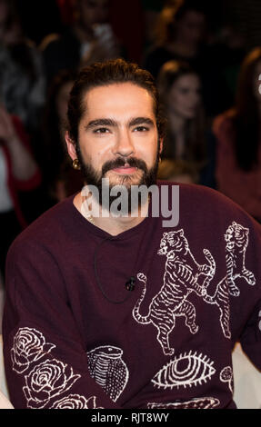 Hamburg, Deutschland. 06 Feb, 2019. Tom Kaulitz von der Band Tokio Hotel zu einem Fotoshooting nach der Aufzeichnung der ZDF-Talkshow 'Markus Lanz'. Credit: Christian Charisius/dpa/Alamy leben Nachrichten Stockfoto