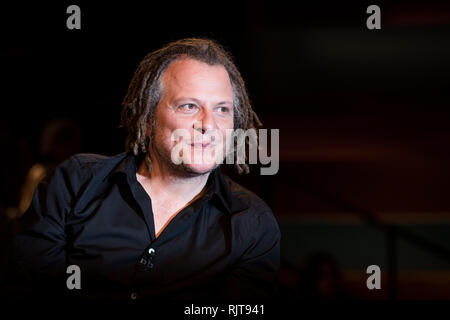 Hamburg, Deutschland. 06 Feb, 2019. Der Fotograf Martin Schoeller an einem Fotoshooting nach der Aufzeichnung der ZDF-Talkshow 'Markus Lanz'. Credit: Christian Charisius/dpa/Alamy leben Nachrichten Stockfoto