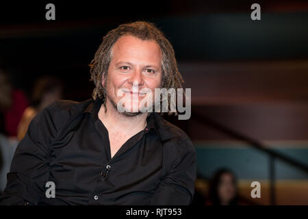 Hamburg, Deutschland. 06 Feb, 2019. Der Fotograf Martin Schoeller an einem Fotoshooting nach der Aufzeichnung der ZDF-Talkshow 'Markus Lanz'. Credit: Christian Charisius/dpa/Alamy leben Nachrichten Stockfoto