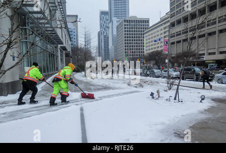 Eisige matschigen Straßen im Winter in Toronto, Ontario, Kanada Stockfoto