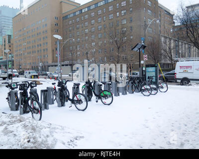 Eisige matschigen Straßen im Winter in Toronto, Ontario, Kanada Stockfoto