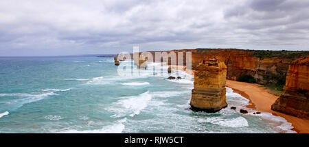 Besuchen sie Australien. Scenics und Blick entlang der Great Ocean Road und die Zwölf Apostel. Stockfoto