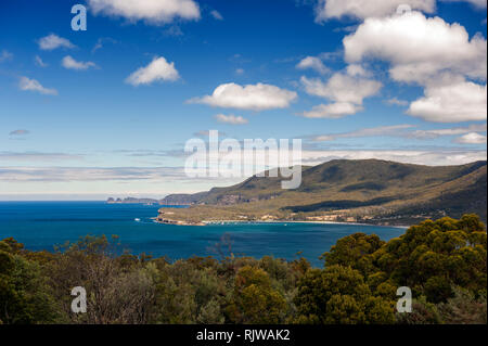 Blick über Pirates Bay, an Eaglehawk Neck, in Richtung der Tasman Halbinsel. Stockfoto