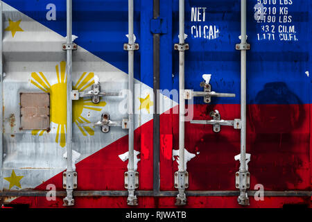 Nahaufnahme eines Containers mit der Flagge der Philippinen. Das Konzept der export-import auf den Philippinen und in den nationalen Lieferung von Waren. Stockfoto