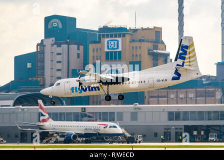 London, England. Februar 2018. Flugzeuge Fokker 50 OO- vlq Betrieben von VLM Airlines Landung am Flughafen London City Airport (LCY) Stockfoto