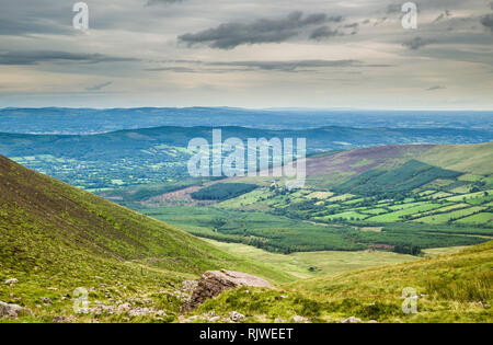 Blick auf das Tal von Aherlow vom Galty Mountains (Galtee Mountains), County Tipperary, Irland Stockfoto