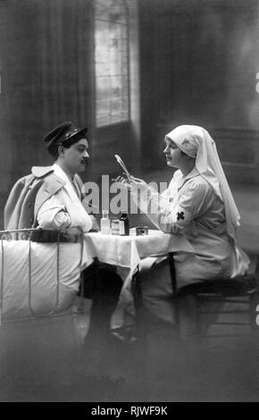 Ersten Weltkrieg verwundeten französischen Soldaten mit Krankenschwester, 1914-1918, Frankreich Stockfoto