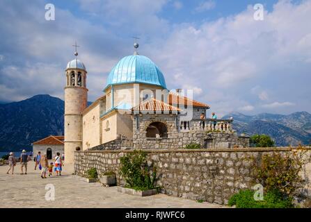 Wallfahrtskirche auf der Insel Maria des Rock, Gospa od Skrpjela, Bucht von Kotor, Provinz von Kotor, Montenegro Stockfoto