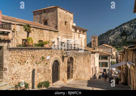 Gasse in der Altstadt, Pollenca, Mallorca, Balearen, Spanien Stockfoto