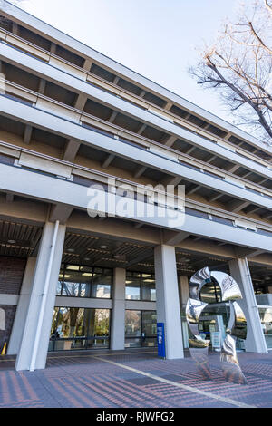 Hauptgebäude der National Diet Library, Tokio, Tokyo, Japan. Durch MAYEKAWA ASSOCIATES, Architekten & Ingenieure entwickelt. Im Jahre 1968 gebaut. Stockfoto