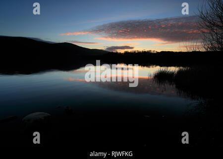 Sonnenuntergang über Bassenthwaite Lake, Keswick, Lake District National Park, Cumbria, England, Großbritannien Stockfoto