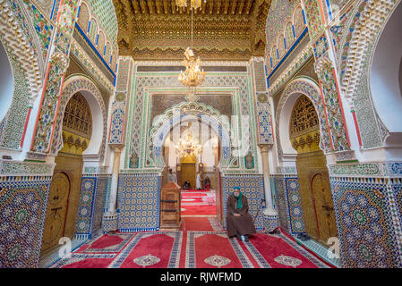 Innenhof und Interieur Der zaouia Moulay Idriss II ist Schrein oder Moschee und ist in Fez und Grab von Moulay Idriss II. gewidmet. Fes Marokko Stockfoto