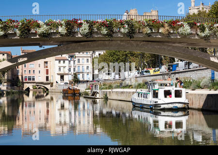 Malerische Brücke über den Canal de la Robine in Narbonne, Frankreich Stockfoto