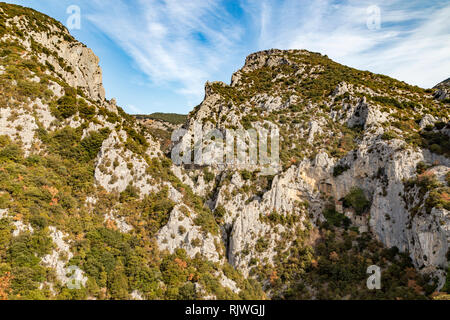 Hermitage Saint Antoine, die in den Felsen der Schlucht von Galamus gebaut wird. Stockfoto