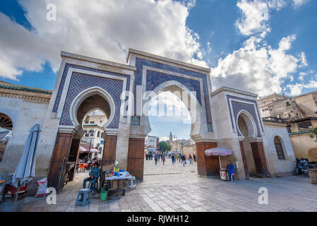 Bab Rcif, einem der berühmten Tor und statt. UNESCO-Weltkulturerbe Stadt Fez-Medina. Die antike Stadt und die älteste Hauptstadt. Fes, Marokko Stockfoto