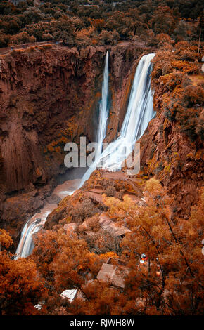 Ouzoud Wasserfälle (Cascades d'Ouzoud) im Grand Atlas Dorf Tanaghmeilt befindet sich in der Provinz Azilal in Marokko, Afrika. Stockfoto