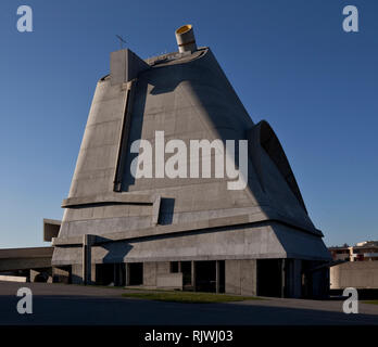 Firminy, Kirche St. Pierre, Le Corbusier posthum, 1970 bis 2006 mit Unterbrechungen, Ansicht von Südwest Stockfoto