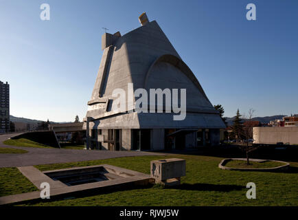 Firminy, Kirche St. Pierre, Le Corbusier posthum, 1970 bis 2006 mit Unterbrechungen, Ansicht von Südwest Stockfoto