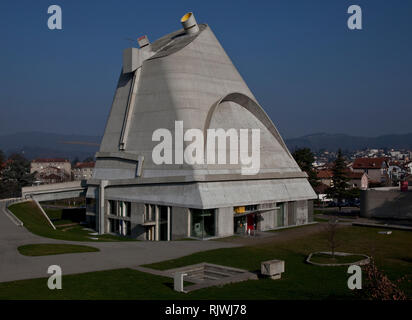 Firminy, Kirche St. Pierre, Le Corbusier posthum, 1970 bis 2006 mit Unterbrechungen, Ansicht von Südwest Stockfoto