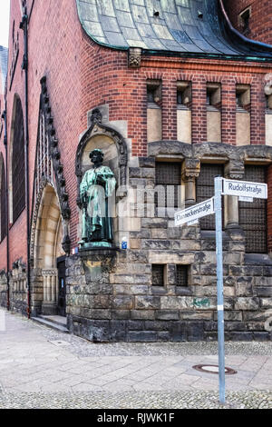 Berlin, Friedrichshain. Zwinglikirche, Zwingli Kirche ist eine evangelische Kirche jetzt für kulturelle Veranstaltungen und Ausstellungen genutzt. Die neugotische Klinker Stockfoto