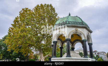 Istanbul, Türkei - 28.September 2018. Deutscher Brunnen, Pavillon gestaltete Brunnen in der nördlichen Ende der alten Hippodrom, auf Sultanahmet Platz, Istanbul. Stockfoto