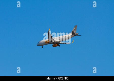 Palma de Mallorca, Spanien - 02.Oktober 2018: die Ebene der Vueling Airlines Company bei der Landung Stockfoto