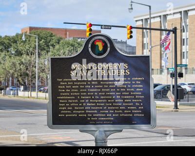 Historische Markierung zur Beschreibung der Slave Markt oder den Märkten in Montgomery Alabama USA während der 1800er, auch bekannt als Sklavenhandel. Stockfoto