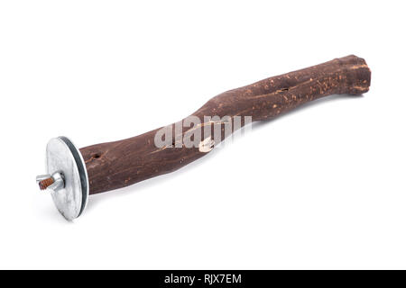 Natürliches Holz Käfig Sitzstange für Papageien auf weißem Hintergrund. Stockfoto