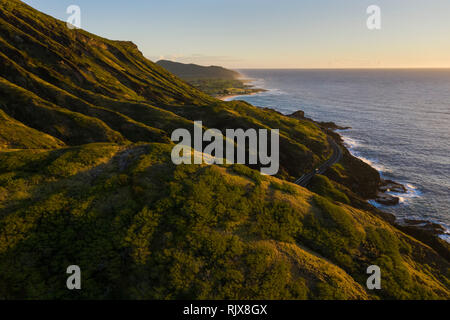 Bin Luftaufnahme von Highway 72 entlang der Ostküste von Oahu, Hawaii. Stockfoto