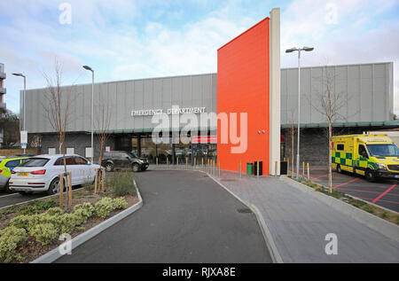 Haupteingang der neuen Notaufnahme in Croydon University Hospital, London, UK, Dezember 2018 geöffnet. Stockfoto