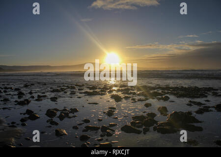 Schön bewölkt, Sonnenuntergang, Strandhill, Co Sligo, Irland Stockfoto