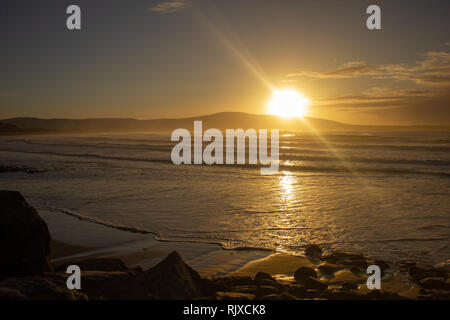 Schön bewölkt, Sonnenuntergang, Strandhill, Co Sligo, Irland Stockfoto