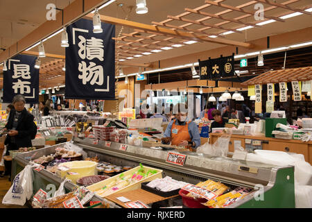 Essen zeigt in der Omicho Markt. Kanazawa, Ishigawa, Japan Stockfoto