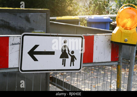 Fußweg/Verkehrszeichen Stockfoto